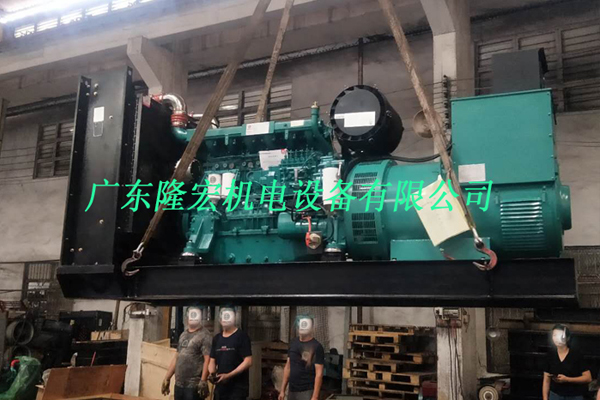 350KW濰柴動力股份柴油發(fā)電機組、安裝完、調試發(fā)貨